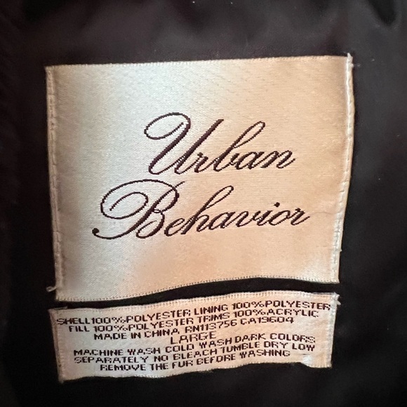 Urban Behavior Black Puffer Vest with Faux Fur Size Large - Picture 4 of 4